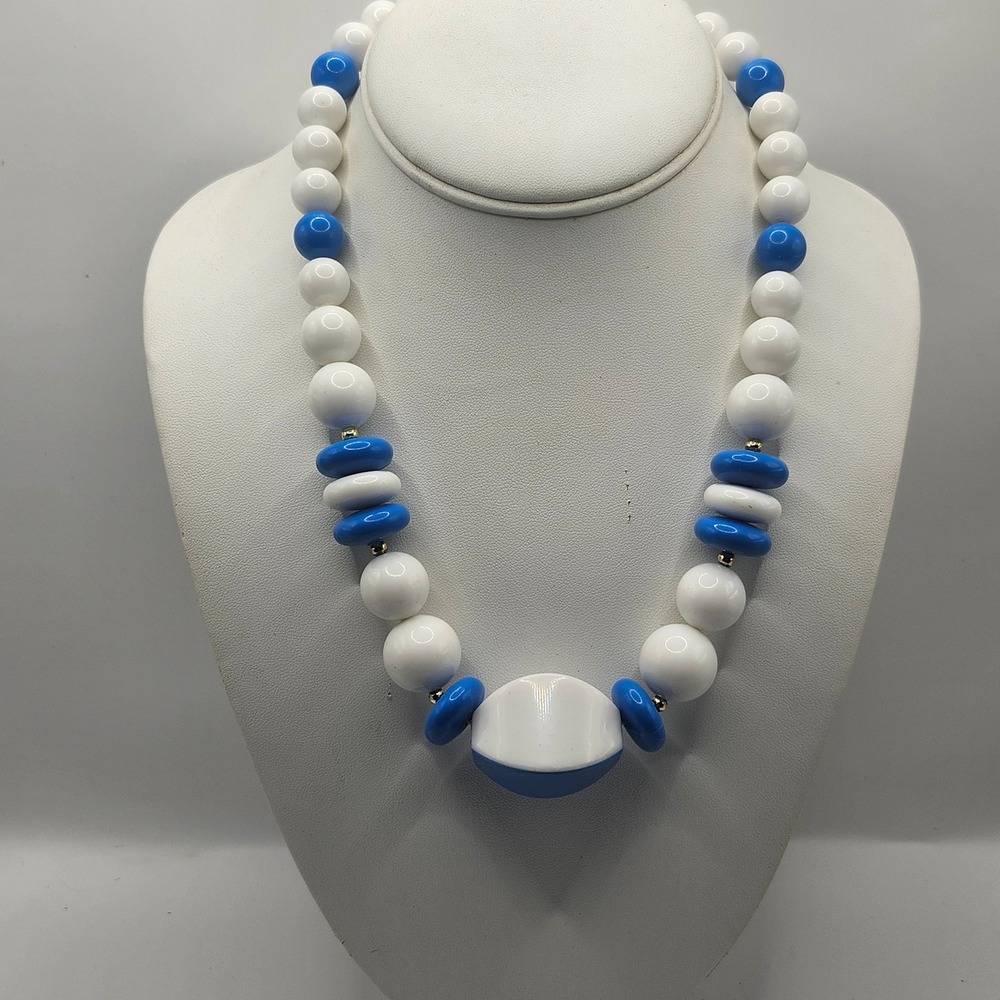 Vintage Blue and White‎ Chunky Bead Statement Necklace Gold Tone Spring Clasp